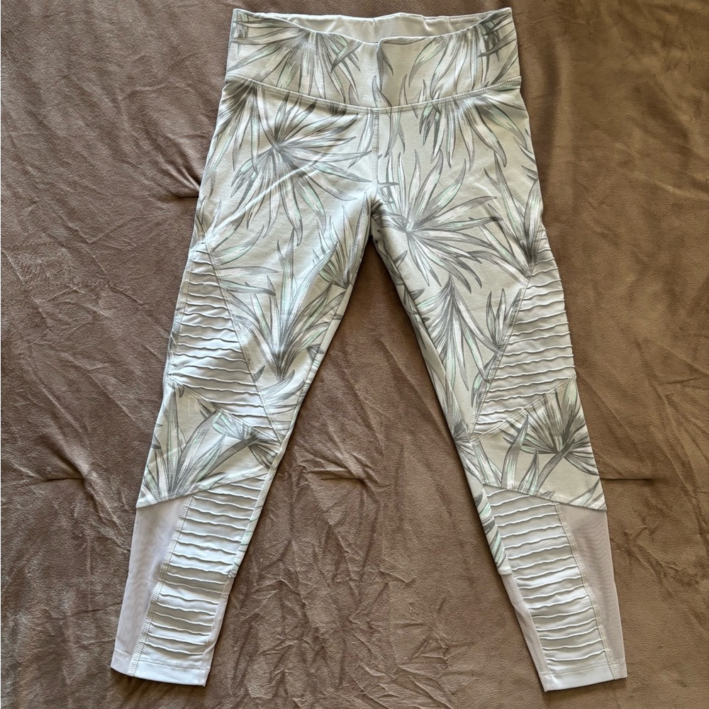 PINK Ultimate Leaf Print Leggings - Gray and White - Small